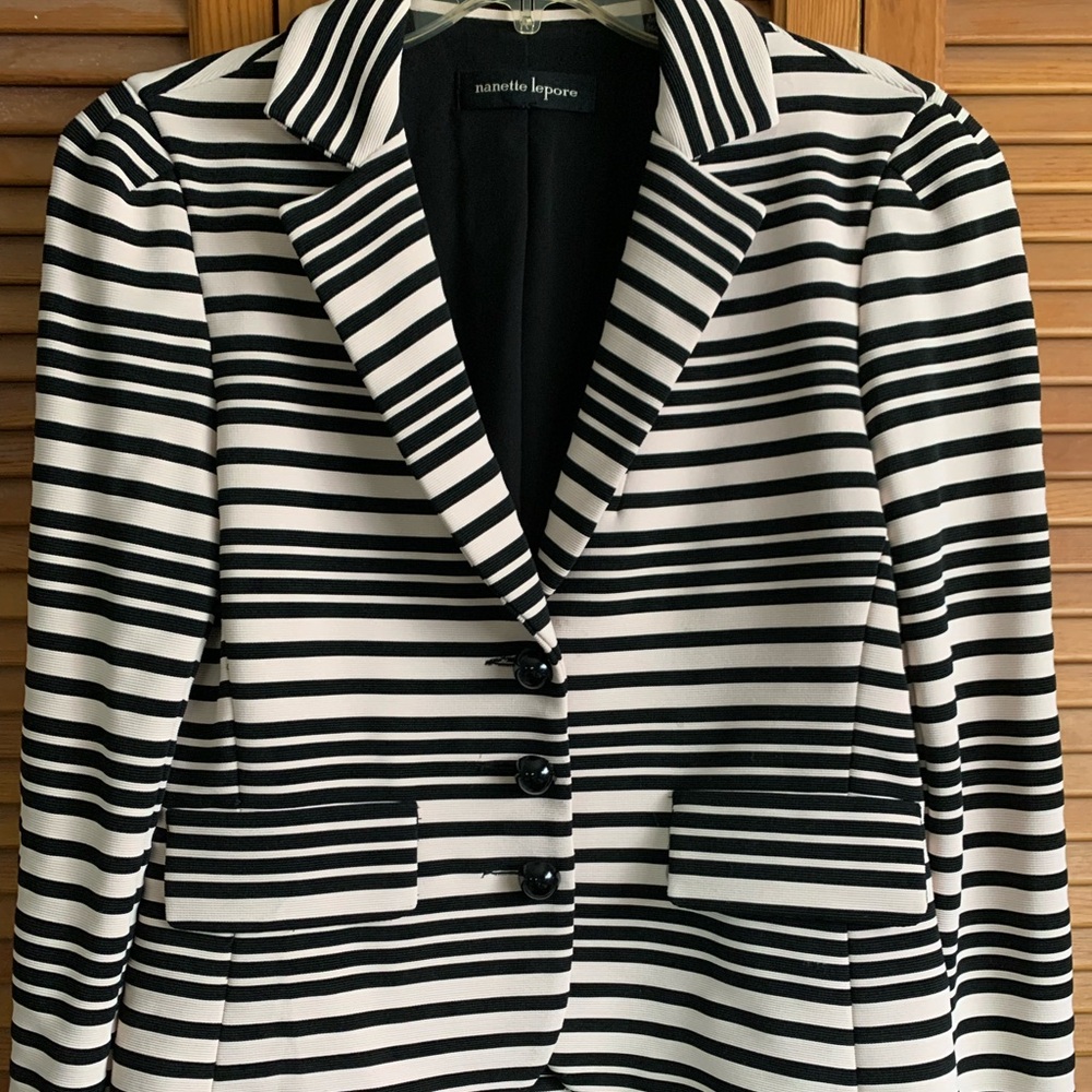 Nanette Lenore Women’s Black Striped Long Sleeve Notch Lapel Blazer Sz. 8 NWOT